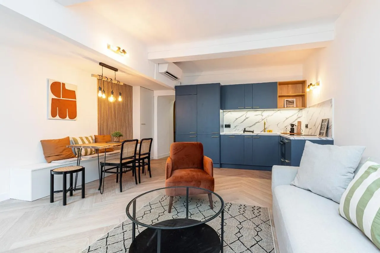 Ultra Central 2 Bdr Ac & Parking Nice Appartement