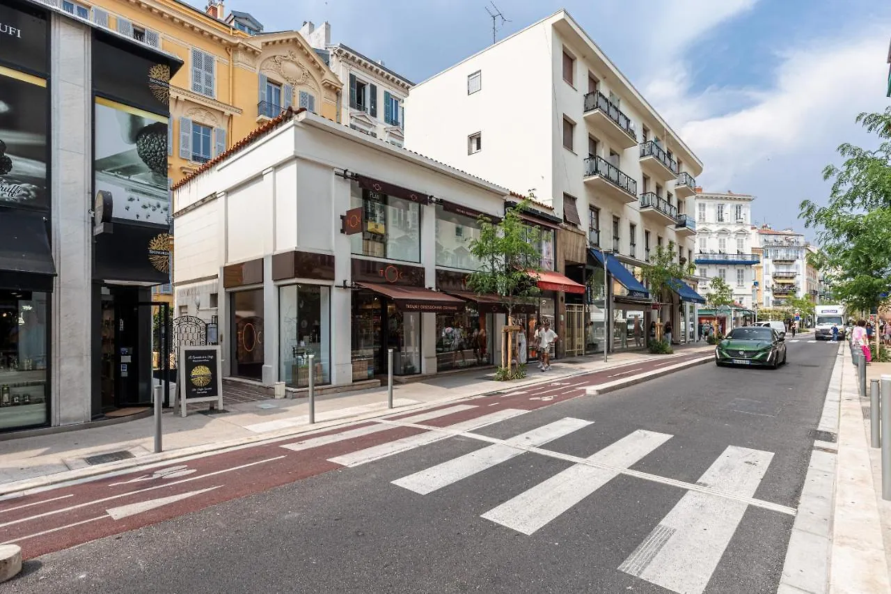 Ultra Central 2 Bdr Ac & Parking Nice
