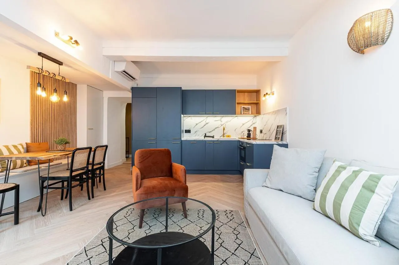 Ultra Central 2 Bdr Ac & Parking Nice Appartement