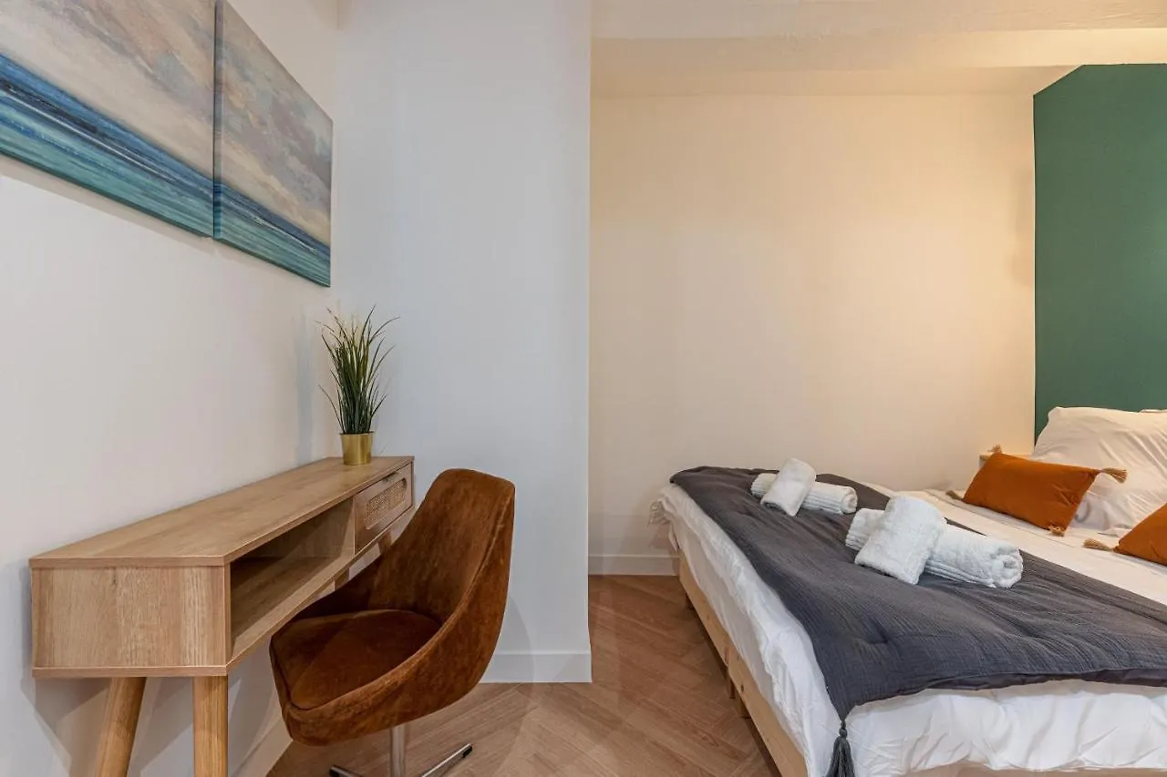 Ultra Central 2 Bdr Ac & Parking Nice