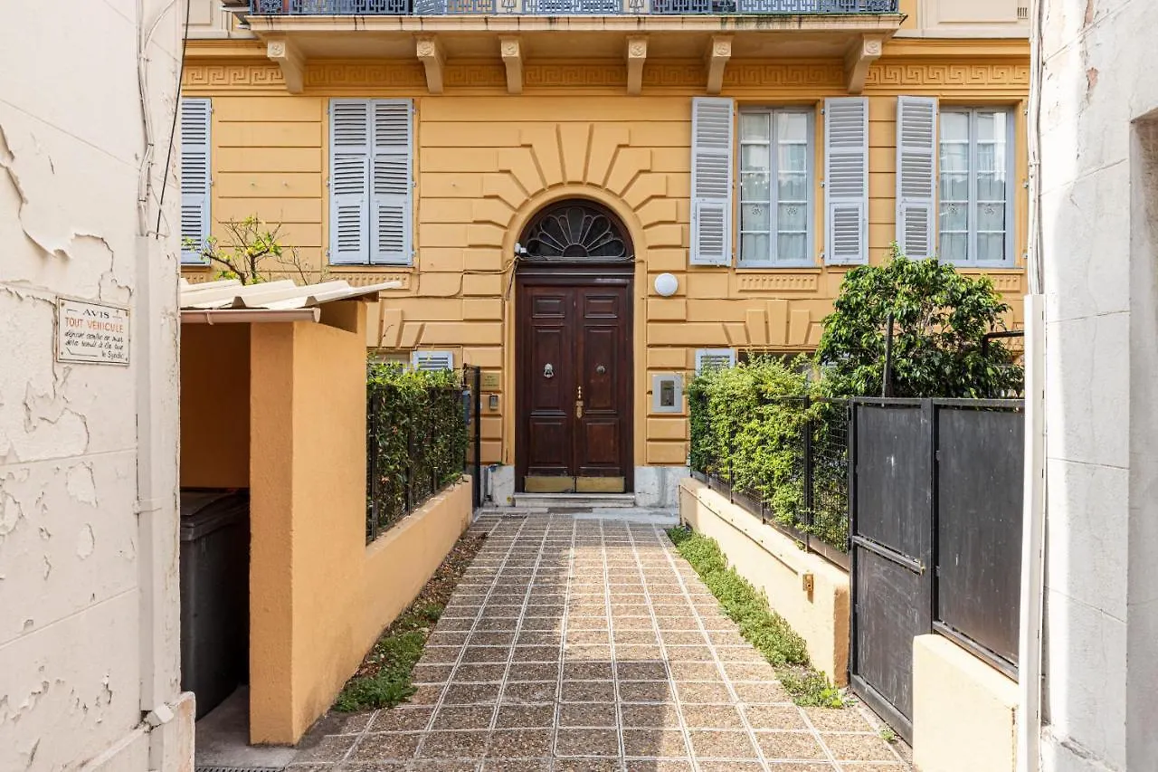 Ultra Central 2 Bdr Ac & Parking Nice Appartement